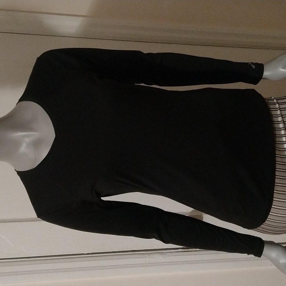 ⭐3/$30. Athletic Long Sleeve Top.